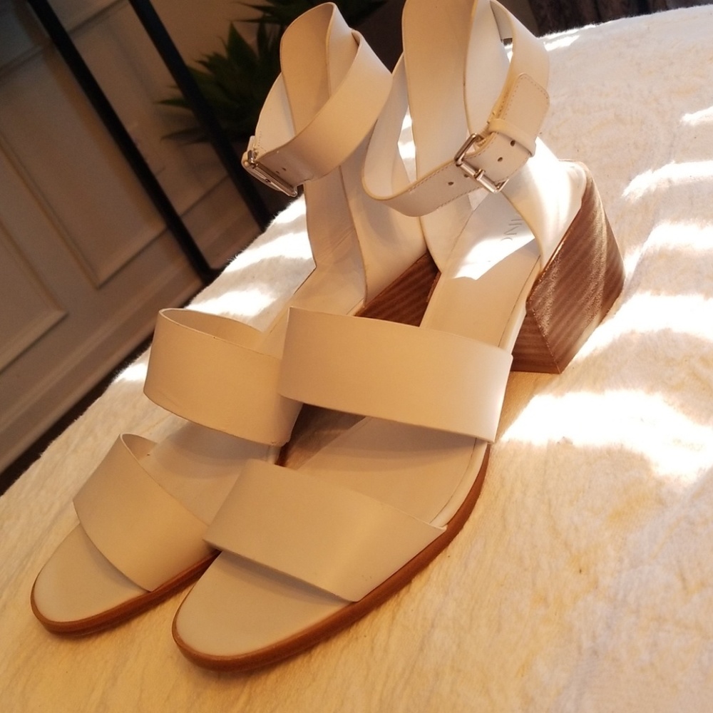 Vince. Sandles New W/out Tags